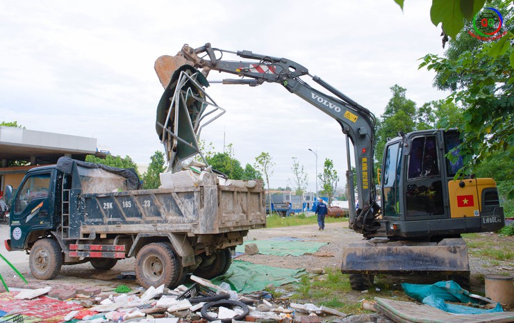Ban Chỉ đạo 197 xã Quốc Oai ra quân kiểm tra, xử lý vi phạm trật tự đô thị, trật tự xây dựng và vệ sinh môi trường- Ảnh 9.