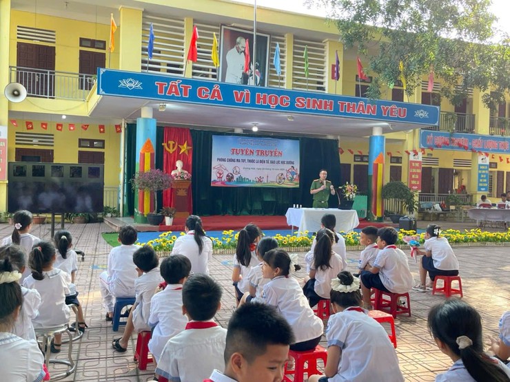 Nâng cao ý thức của học sinh, phụ huynh và nhà trường trong phòng, chống ma tuý, thuốc lá điện tử và bảo lực học đường- Ảnh 1.