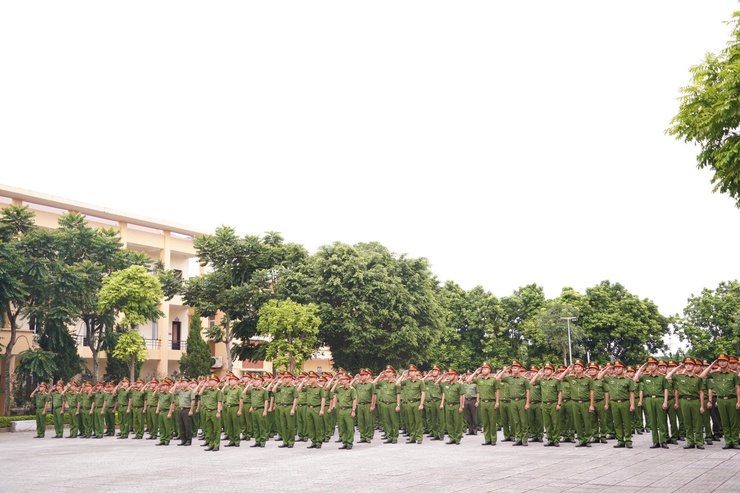 Công an thành phố Hà Nội kiểm tra, đánh giá kết quả tập huấn điều lệnh, quân sự, võ thuật tại khu vực Chương Mỹ- Ảnh 3.