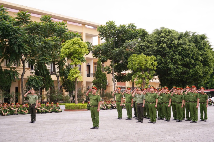 Công an thành phố Hà Nội kiểm tra, đánh giá kết quả tập huấn điều lệnh, quân sự, võ thuật tại khu vực Chương Mỹ- Ảnh 4.
