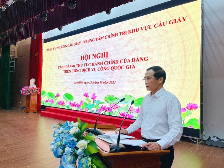Đảng ủy phường Cầu Giấy tổ chức Hội nghị tập huấn 4 thủ tục hành chính của Đảng trên Cổng dịch vụ công quốc gia
- Ảnh 1.