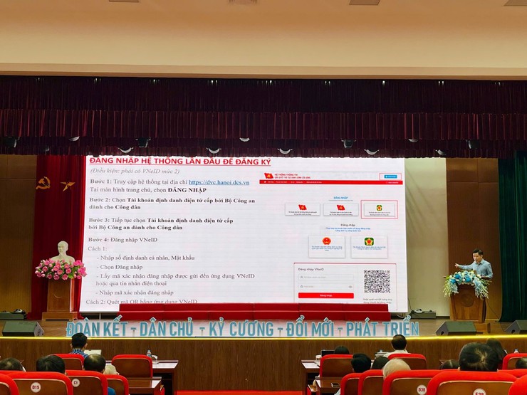 Đảng ủy phường Cầu Giấy tổ chức Hội nghị tập huấn 4 thủ tục hành chính của Đảng trên Cổng dịch vụ công quốc gia
- Ảnh 2.