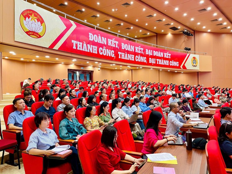 Đảng ủy phường Cầu Giấy tổ chức Hội nghị tập huấn 4 thủ tục hành chính của Đảng trên Cổng dịch vụ công quốc gia
- Ảnh 3.