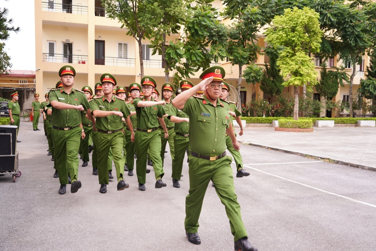 Công an thành phố Hà Nội kiểm tra, đánh giá kết quả tập huấn điều lệnh, quân sự, võ thuật tại khu vực Chương Mỹ- Ảnh 5.