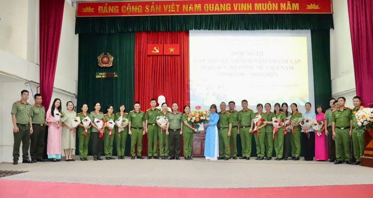 CÔNG AN XÃ HỒNG VÂN TỔ CHỨC GẶP MẶT KỶ NIỆM NGÀY PHỤ NỮ VIỆT NAM 20/10- Ảnh 2.