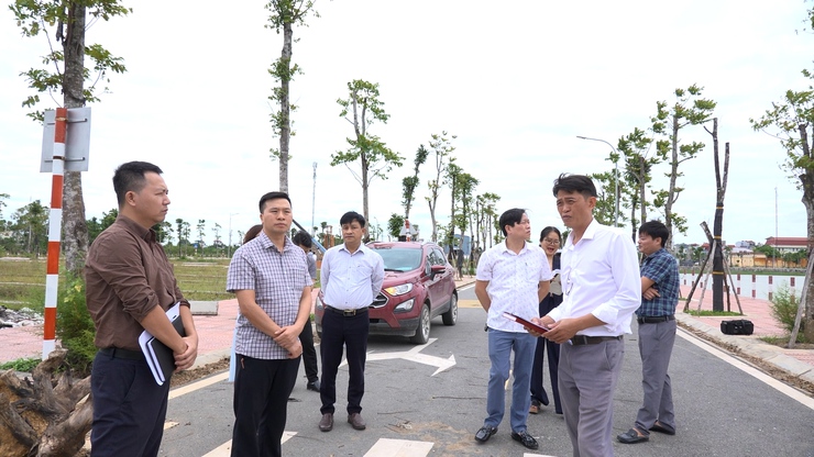 Đoàn công tác HĐND xã khảo sát tình hình giải ngân vốn đầu tư công và công tác giải phóng mặt bằng các dự án trên địa bàn- Ảnh 2.