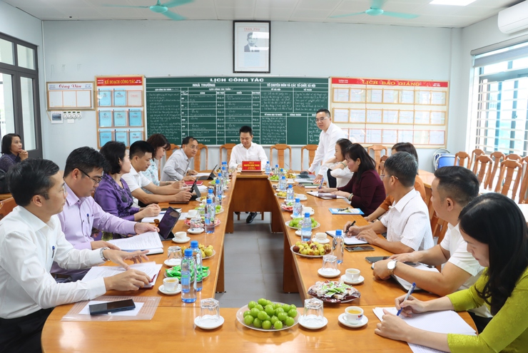 Thường trực Đảng uỷ xã làm việc với Trường THCS Trần Phú- Ảnh 1.