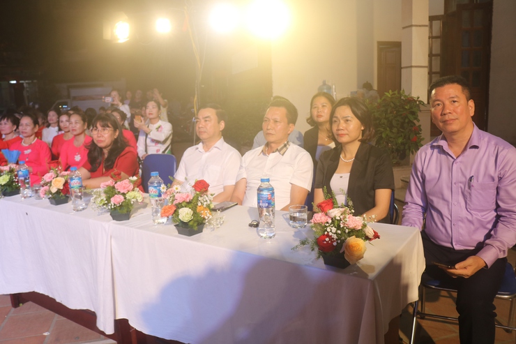 Phường Tây Mỗ tổ chức liên hoan nghệ thuật chào mừng thành công Đại hội Đảng bộ thành phố Hà Nội lần thứ XVIII- Ảnh 1.
