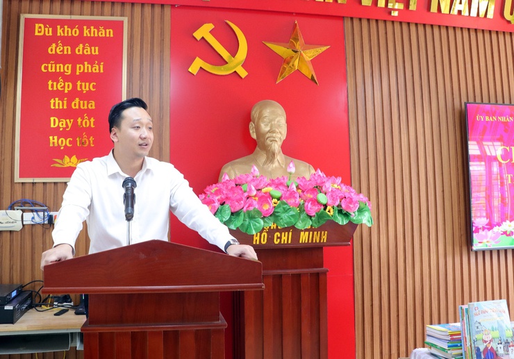 Nhà xuất bản Hà Nội: tặng hơn 700 đầu sách cho thư viện Trường Tiểu học Hoàng Văn Thụ và Trường Tiểu học Hữu Văn- Ảnh 5.