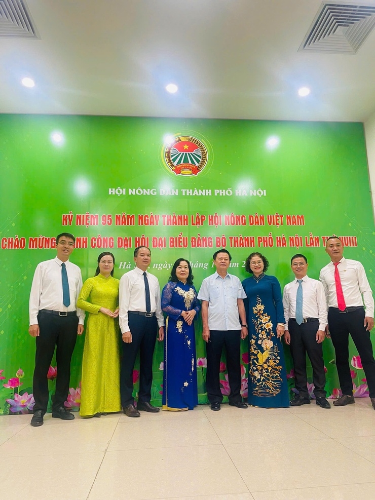 HỘI NÔNG DÂN XÃ THƯ LÂM VINH DỰ ĐÓN NHẬN NHIỀU THÀNH TÍCH TIÊU BIỂU NĂM 2025- Ảnh 2.