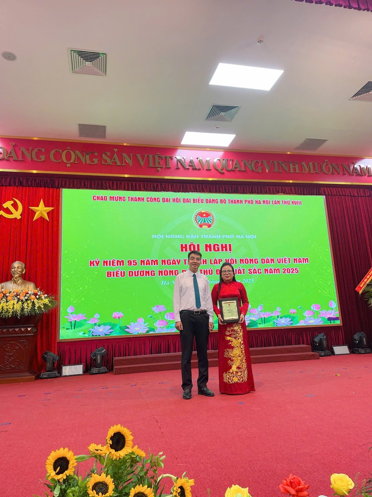 HỘI NÔNG DÂN XÃ THƯ LÂM VINH DỰ ĐÓN NHẬN NHIỀU THÀNH TÍCH TIÊU BIỂU NĂM 2025- Ảnh 4.