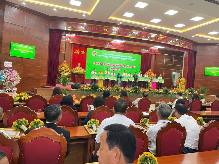 HỘI NÔNG DÂN XÃ THƯ LÂM VINH DỰ ĐÓN NHẬN NHIỀU THÀNH TÍCH TIÊU BIỂU NĂM 2025- Ảnh 6.