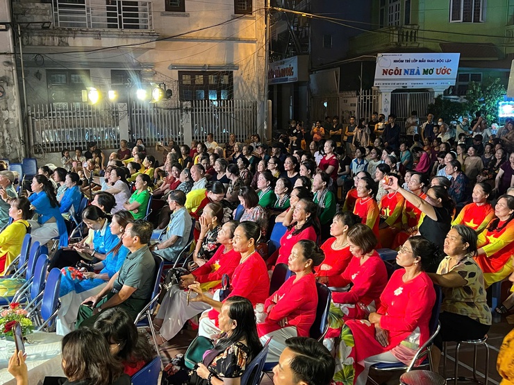 Phường Tây Mỗ tổ chức liên hoan nghệ thuật chào mừng thành công Đại hội Đảng bộ thành phố Hà Nội lần thứ XVIII- Ảnh 5.