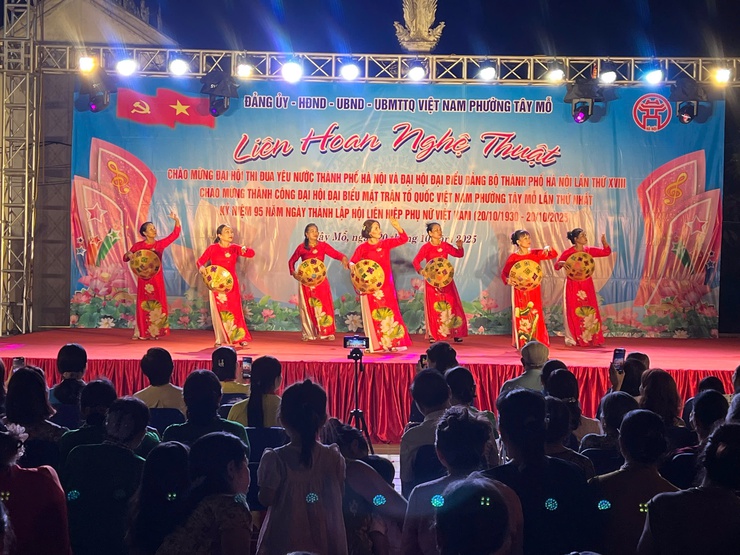 Phường Tây Mỗ tổ chức liên hoan nghệ thuật chào mừng thành công Đại hội Đảng bộ thành phố Hà Nội lần thứ XVIII- Ảnh 3.