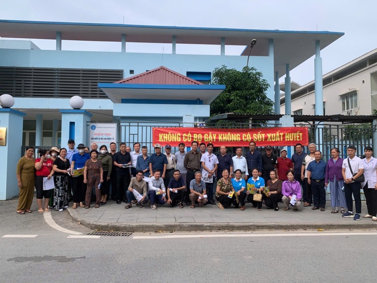 Tổng vệ sinh môi trường diệt bọ gậy chủ động phòng, chống bệnh sốt xuất huyết sau bão Bualoi và Matmo- Ảnh 1.