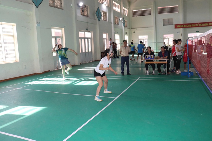 Hơn 100 vận động viên tham dự Giải cầu lông Đại hội Thể dục thể thao xã lần thứ I- Ảnh 6.
