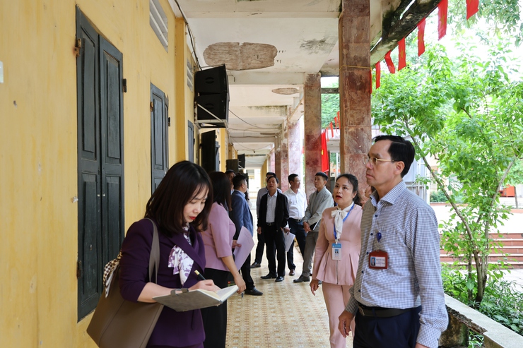 Thường trực Hội đồng nhân dân xã Phú Nghĩa tổ chức khảo sát cơ sở vật chất của một số trường học trên địa bàn xã- Ảnh 2.