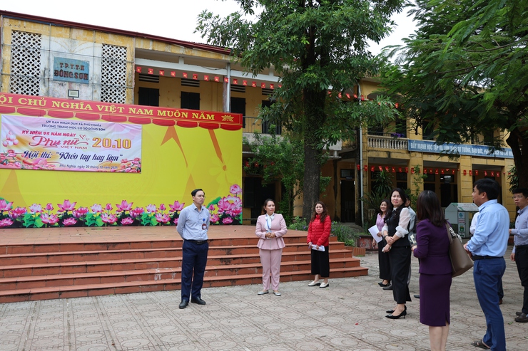 Thường trực Hội đồng nhân dân xã Phú Nghĩa tổ chức khảo sát cơ sở vật chất của một số trường học trên địa bàn xã- Ảnh 1.