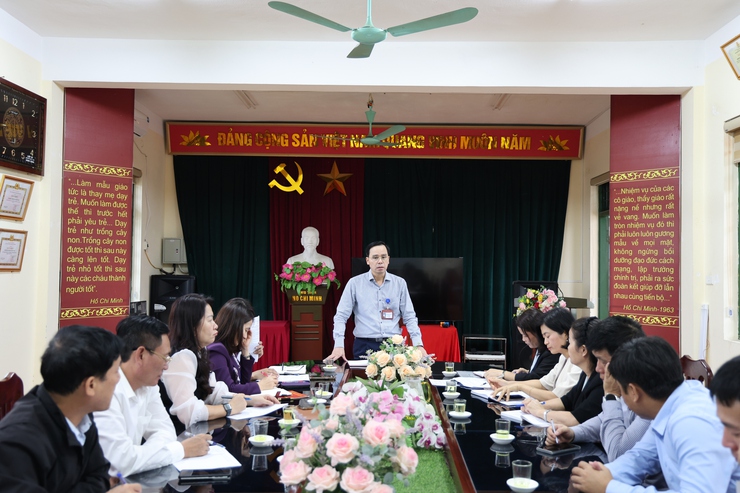 Thường trực Hội đồng nhân dân xã Phú Nghĩa tổ chức khảo sát cơ sở vật chất của một số trường học trên địa bàn xã- Ảnh 8.