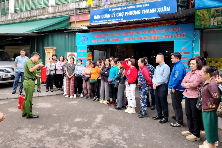 Tăng cường công tác phòng cháy, chữa cháy tại chợ Thanh Xuân Bắc- Ảnh 2.