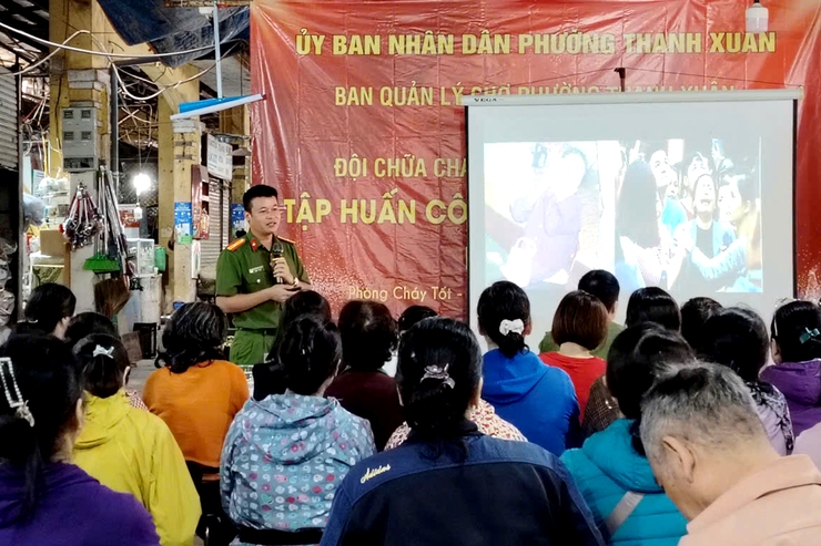 Tăng cường công tác phòng cháy, chữa cháy tại chợ Thanh Xuân Bắc- Ảnh 1.