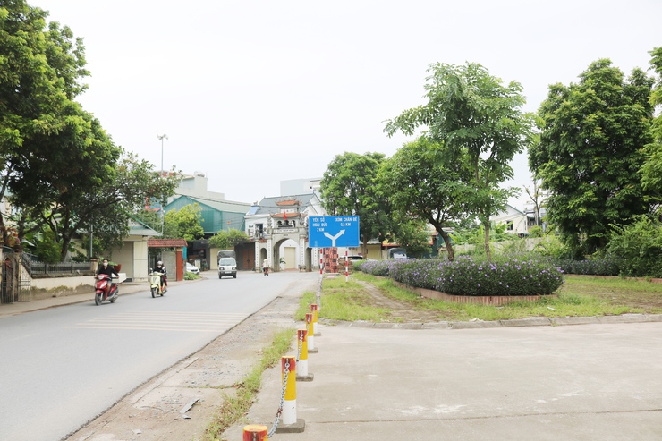 Đoàn kiểm tra số 3 xã Quốc Oai kiểm tra, chấm điểm cuộc thi "Giữ gìn thôn Sáng, Xanh, Sạch, Đẹp" tháng 8/2025- Ảnh 1.