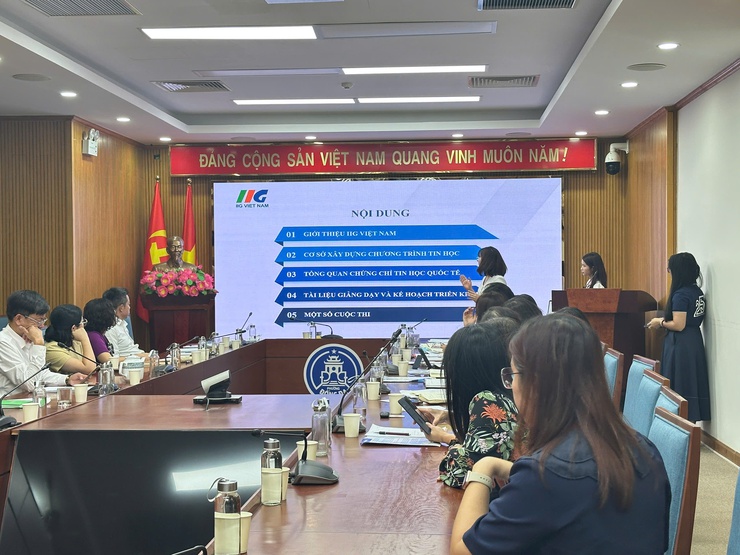Phường Đống Đa tổ chức gặp mặt, động viên giáo viên tham gia Hội thi giáo viên dạy giỏi cấp thành phố năm học 2025 – 2026- Ảnh 2.