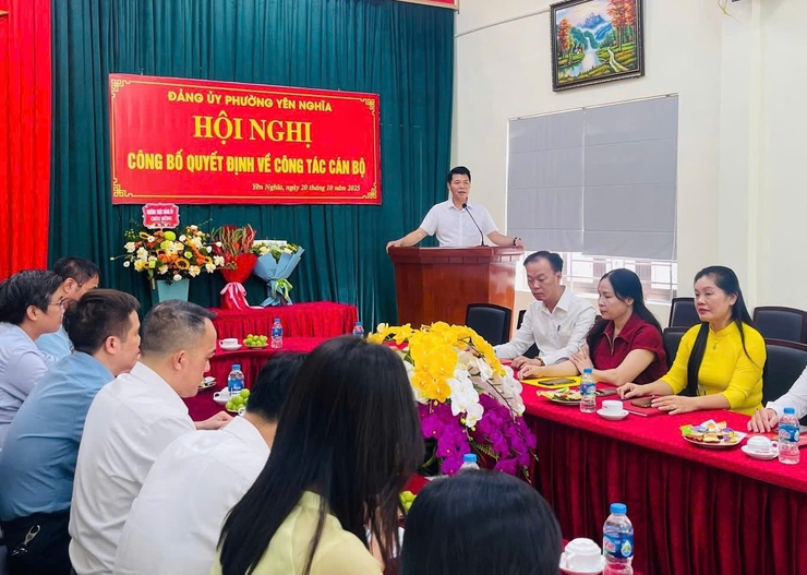 ĐẢNG UỶ PHƯỜNG YÊN NGHĨA TỔ CHỨC HỘI NGHỊ CÔNG BỐ QUYẾT ĐỊNH VỀ CÔNG TÁC CÁN BỘ- Ảnh 1.