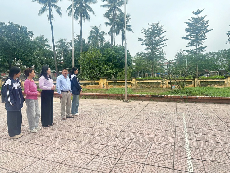 Đoàn kiểm tra số 1 xã Quốc Oai kiểm tra, chấm điểm cuộc thi “Giữ gìn thôn Sáng – Xanh – Sạch – Đẹp – An toàn” tháng 9/2025- Ảnh 3.