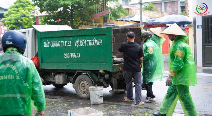 Ban Chỉ đạo 197 xã Quốc Oai tiếp tục ra quân xử lý vi phạm trật tự đô thị, xây dựng và vệ sinh môi trường- Ảnh 4.