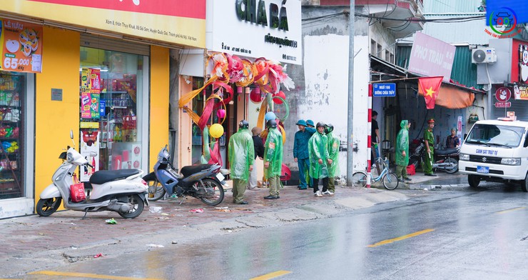 Ban Chỉ đạo 197 xã Quốc Oai tiếp tục ra quân xử lý vi phạm trật tự đô thị, xây dựng và vệ sinh môi trường- Ảnh 6.