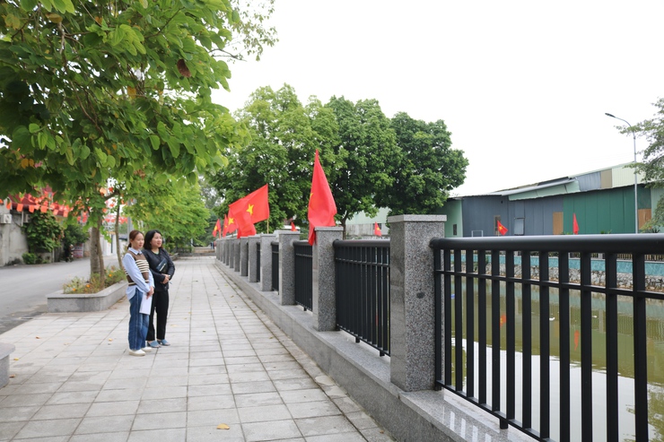 Đoàn kiểm tra số 3 xã Quốc Oai kiểm tra, chấm điểm cuộc thi "Giữ gìn thôn Sáng, Xanh, Sạch, Đẹp" tháng 8/2025- Ảnh 6.