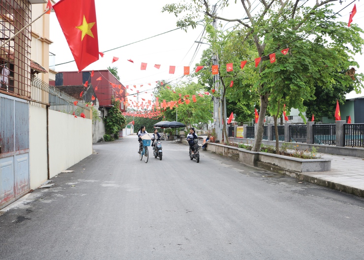 Đoàn kiểm tra số 3 xã Quốc Oai kiểm tra, chấm điểm cuộc thi "Giữ gìn thôn Sáng, Xanh, Sạch, Đẹp" tháng 8/2025- Ảnh 7.