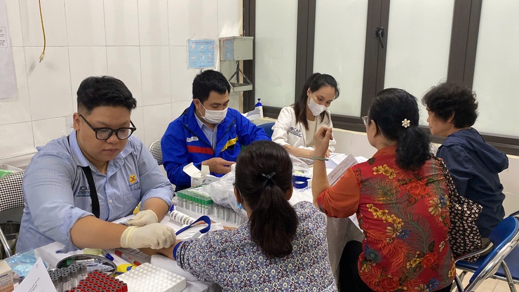 PHƯỜNG BA ĐÌNH: HƠN 400 NGƯỜI CAO TUỔI ĐƯỢC KHÁM SỨC KHOẺ TRONG THÁNG HÀNH ĐỘNG QUỐC GIA VÌ NGƯỜI CAO TUỔI- Ảnh 5.