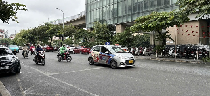 Hà Nội ngày 23/10, không khí lạnh tiếp tục tăng cường, Hà Nội ngày có mưa, sáng và đêm trời rét- Ảnh 1.