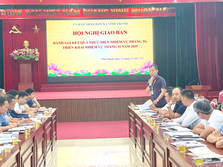 XÃ VĨNH THANH TỔ CHỨC HỘI NGHỊ GIAO BAN ĐÁNH GIÁ KẾT QUẢ THỰC HIỆN NHIỆM VỤ THÁNG 10, TRIỂN KHAI NHIỆM VỤ THÁNG 11 NĂM 2025- Ảnh 6.