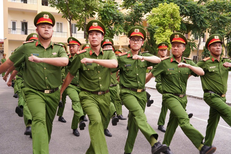 Công an xã Phú Nghĩa đạt kết quả tốt trong đợt kiểm tra điều lệnh, quân sự, võ thuật Công an nhân dân năm 2025- Ảnh 6.