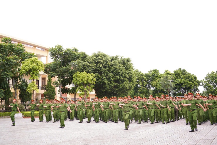 Công an xã Phú Nghĩa đạt kết quả tốt trong đợt kiểm tra điều lệnh, quân sự, võ thuật Công an nhân dân năm 2025- Ảnh 4.