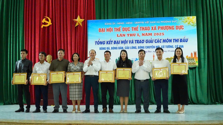 Hội nghị tổng kết và trao thưởng cho các vận động viên đạt thành tích xuất sắc tại Đại hội Thể dục Thể thao lần thứ Nhất năm 2025.- Ảnh 2.
