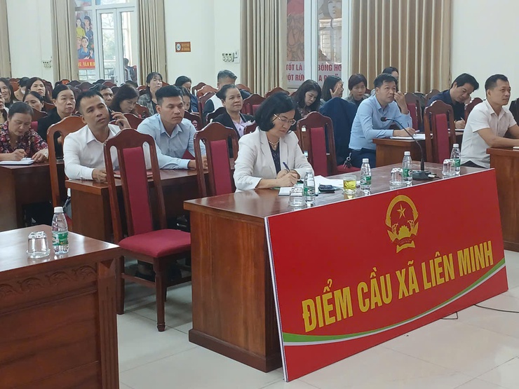 Ban thường vụ Đảng ủy xã Liên Minh tiếp sóng Hội nghị trực tuyến tập huấn 04 thủ tục hành chính- Ảnh 1.