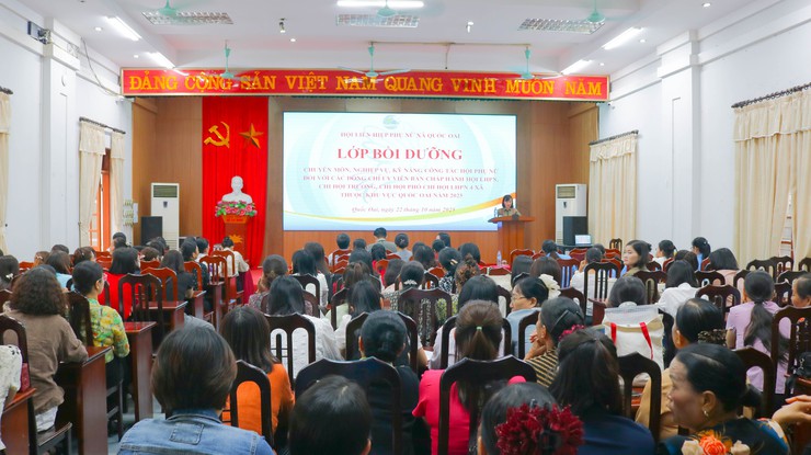Hội LHPN xã Quốc Oai tổ chức lớp tập huấn "Sáng tạo Video clip bằng trí tuệ nhân tạo (AI) và điện thoại thông minh"- Ảnh 2.