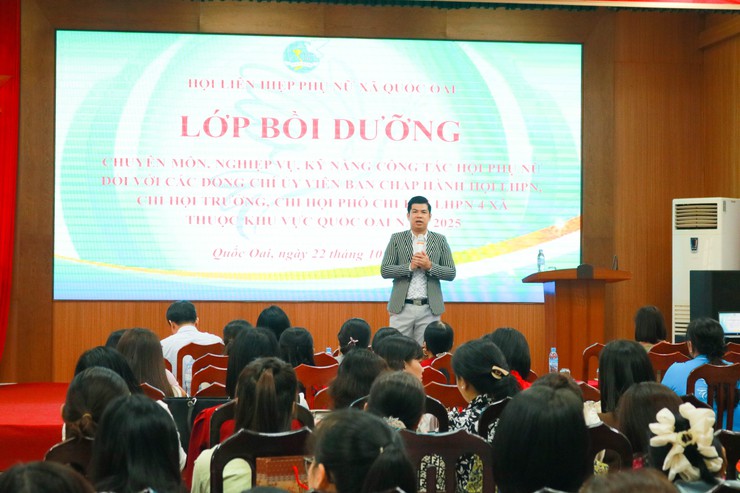 Hội LHPN xã Quốc Oai tổ chức lớp tập huấn "Sáng tạo Video clip bằng trí tuệ nhân tạo (AI) và điện thoại thông minh"- Ảnh 4.