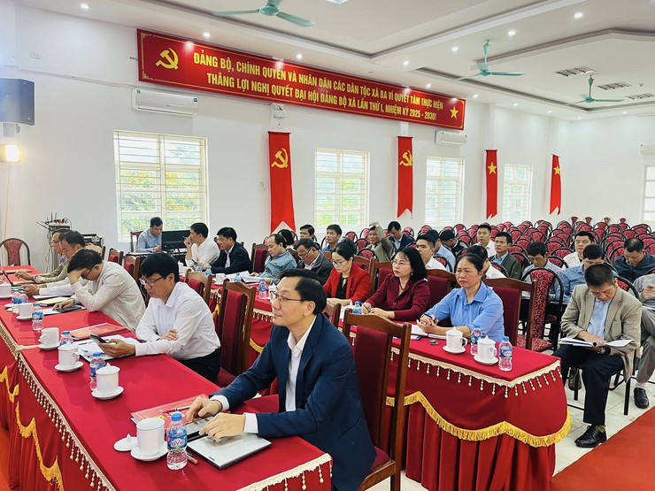 ĐẢNG ỦY XÃ BA VÌ TỔ CHỨC HỘI NGHỊ TẬP HUẤN NGHIỆP VỤ VÀ QUÁN TRIỆT MỘT SỐ NỘI DUNG VỀ CÔNG TÁC ĐẢNG NĂM 2025- Ảnh 3.