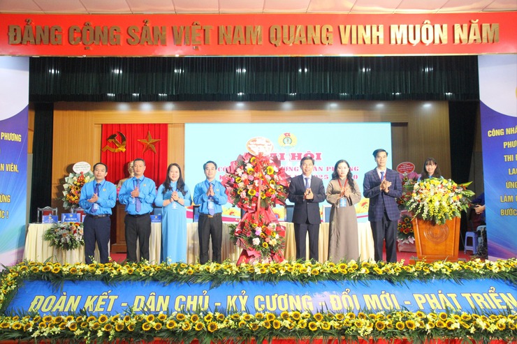 Đại hội Công đoàn phường Xuân Phương lần thứ I:
Khẳng định chỗ dựa tin cậy của người lao động- Ảnh 2.