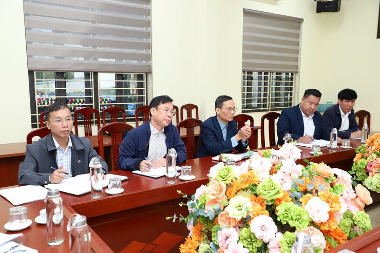 HĐND xã Yên Xuân khảo sát bữa ăn bán trú cho học sinh Tiểu học trên địa bàn xã
- Ảnh 2.