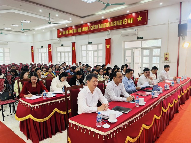 ĐẢNG ỦY XÃ BA VÌ TỔ CHỨC HỘI NGHỊ TẬP HUẤN NGHIỆP VỤ VÀ QUÁN TRIỆT MỘT SỐ NỘI DUNG VỀ CÔNG TÁC ĐẢNG NĂM 2025- Ảnh 4.