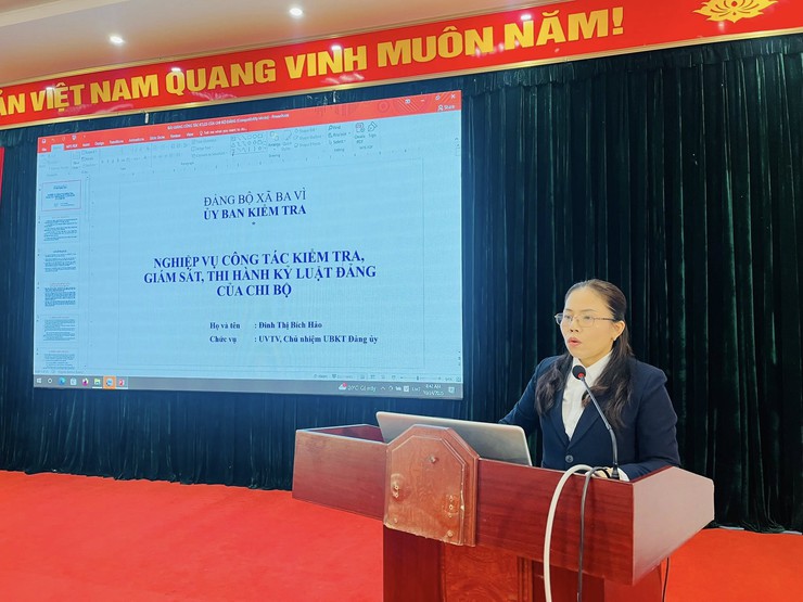 ĐẢNG ỦY XÃ BA VÌ TỔ CHỨC HỘI NGHỊ TẬP HUẤN NGHIỆP VỤ VÀ QUÁN TRIỆT MỘT SỐ NỘI DUNG VỀ CÔNG TÁC ĐẢNG NĂM 2025- Ảnh 1.