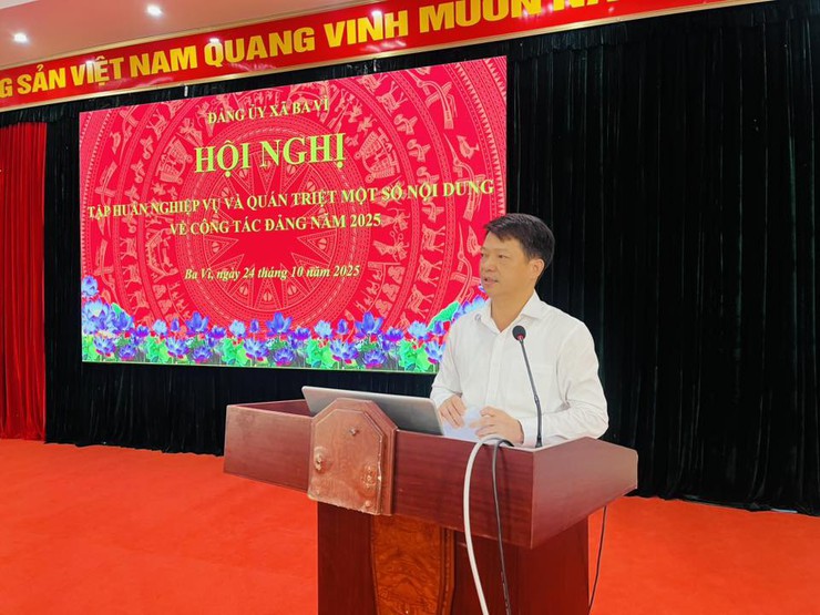 ĐẢNG ỦY XÃ BA VÌ TỔ CHỨC HỘI NGHỊ TẬP HUẤN NGHIỆP VỤ VÀ QUÁN TRIỆT MỘT SỐ NỘI DUNG VỀ CÔNG TÁC ĐẢNG NĂM 2025- Ảnh 2.