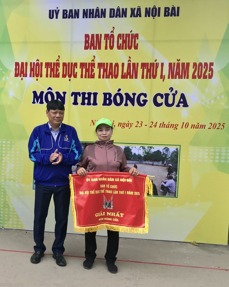 Bế mạc và trao giải môn bóng cửa nội dung thi đấu của Đại hội TDTT xã Nội Bài lần thứ 1 năm 2025- Ảnh 1.