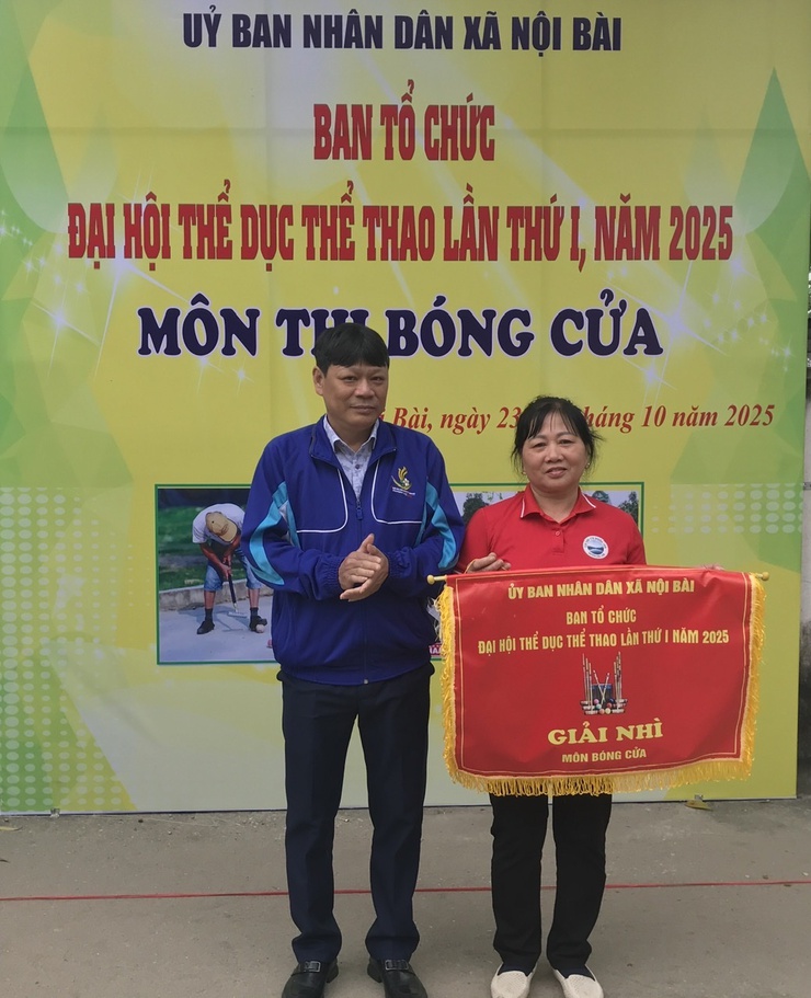 Bế mạc và trao giải môn bóng cửa nội dung thi đấu của Đại hội TDTT xã Nội Bài lần thứ 1 năm 2025- Ảnh 2.